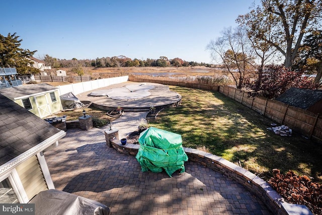 view of yard featuring a patio area