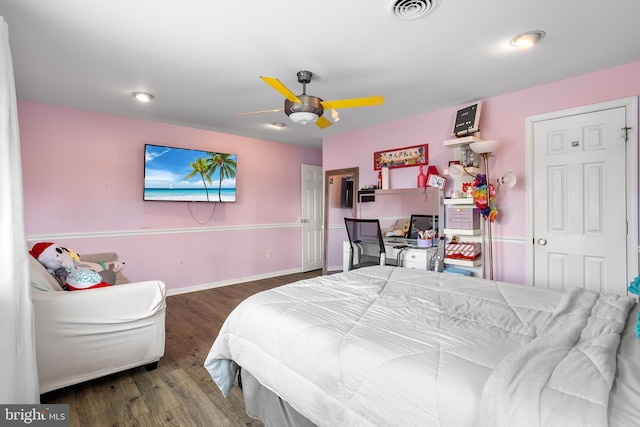 bedroom featuring dark wood-type flooring and ceiling fan