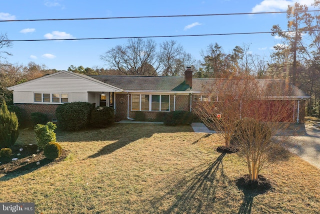 view of front facade featuring a front yard