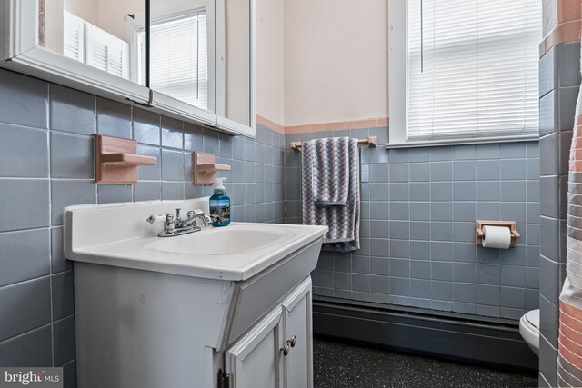 910 Woodland Ave, Burlington, NJ 08016 - bathroom with vanity and toilet