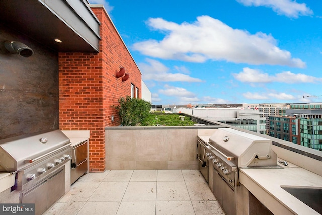 view of patio with an outdoor kitchen and grilling area