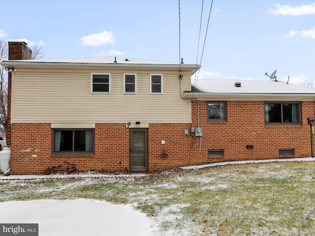 back of house featuring a yard