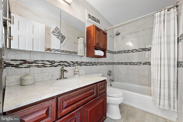 full bathroom featuring tile walls, backsplash, vanity, toilet, and shower / bathtub combination with curtain