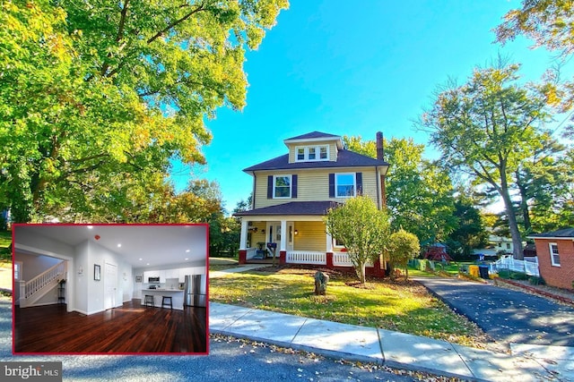 view of front of property featuring a front lawn and a porch