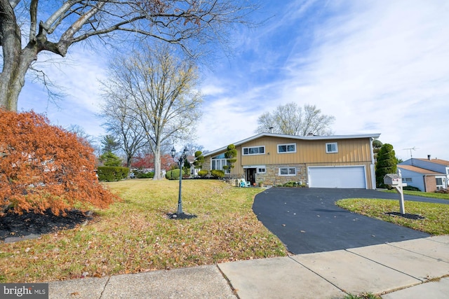 view of front of property featuring a garage and a front yard