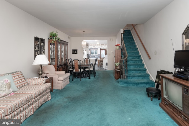 living room featuring an inviting chandelier and carpet floors