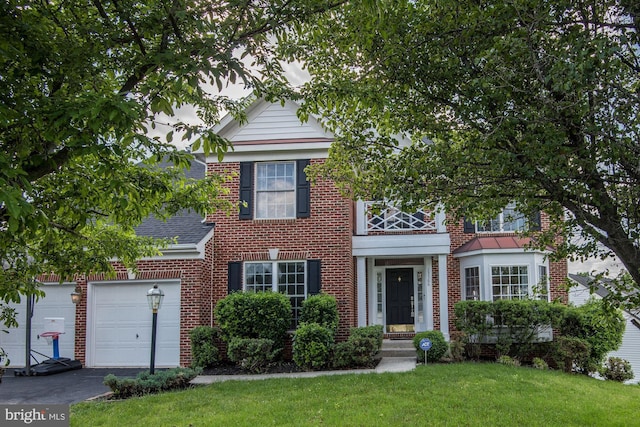 view of front of home featuring a garage and a front yard