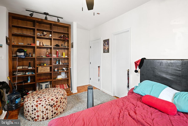 bedroom with ceiling fan