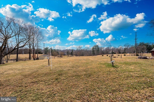 view of yard featuring a rural view