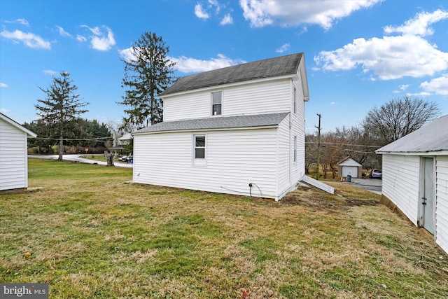 back of house featuring a yard