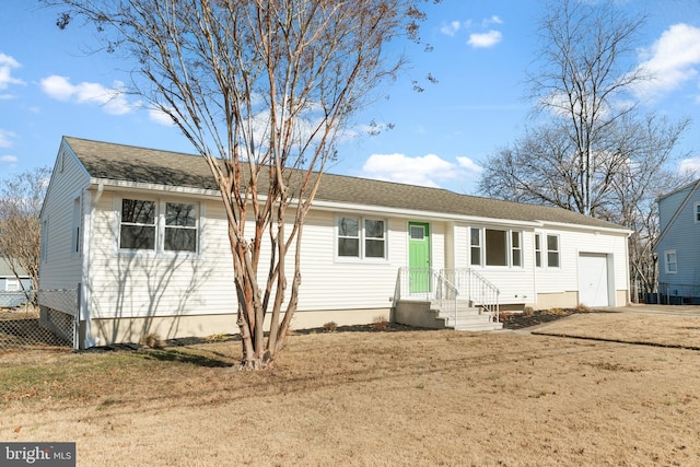 view of front facade featuring a front yard