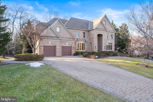 view of front of home with a front lawn