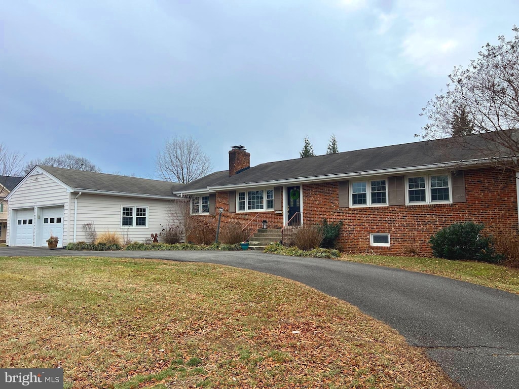 ranch-style home with a front yard