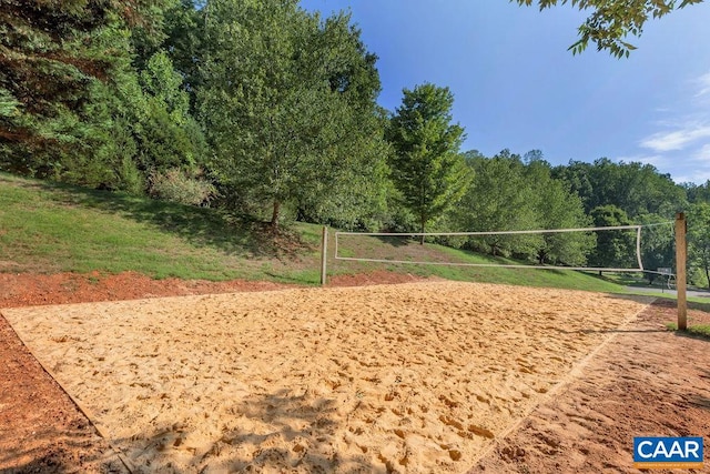 surrounding community with volleyball court