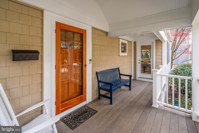 property entrance featuring a porch