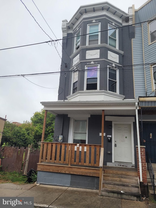 view of front facade with covered porch