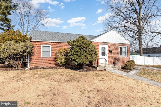 view of front of house featuring a front yard