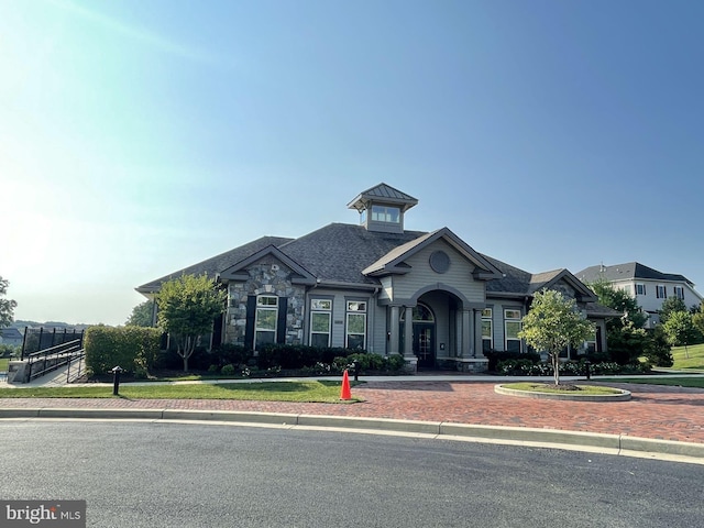 view of front facade