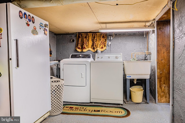 laundry room with washer and clothes dryer and sink