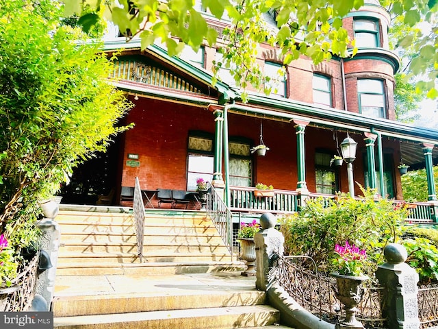 view of front of home featuring covered porch