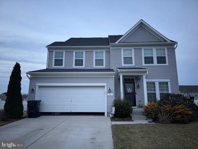 view of front property featuring a garage