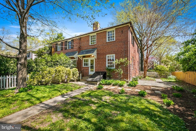 view of front of property with a front lawn