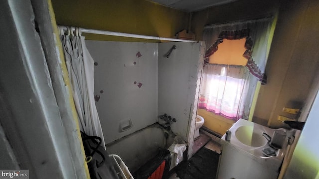 bathroom featuring toilet and shower / bathing tub combination