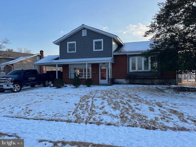 view of front of home featuring covered porch