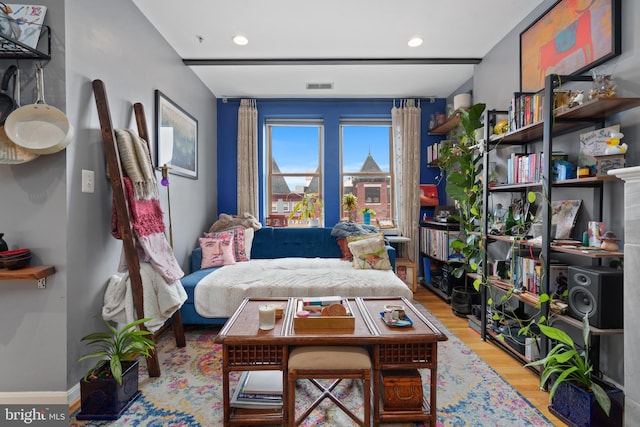 sitting room with light hardwood / wood-style floors