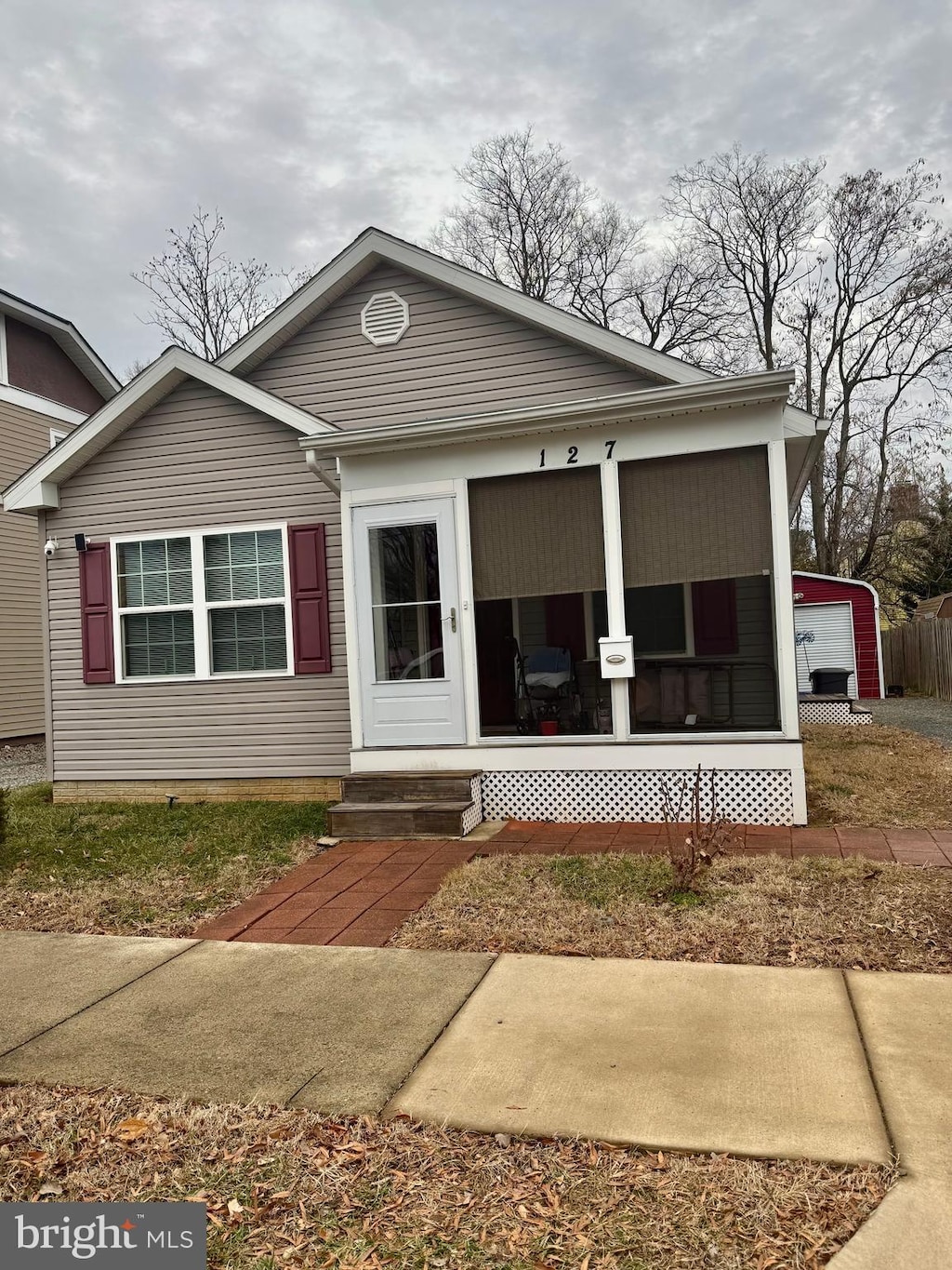 view of front of property