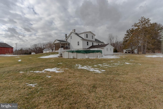 view of yard featuring a covered pool