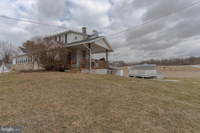 view of front facade featuring a front lawn