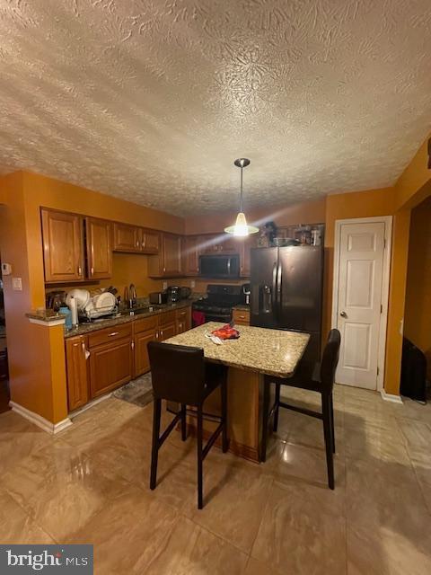 dining space with sink and a textured ceiling