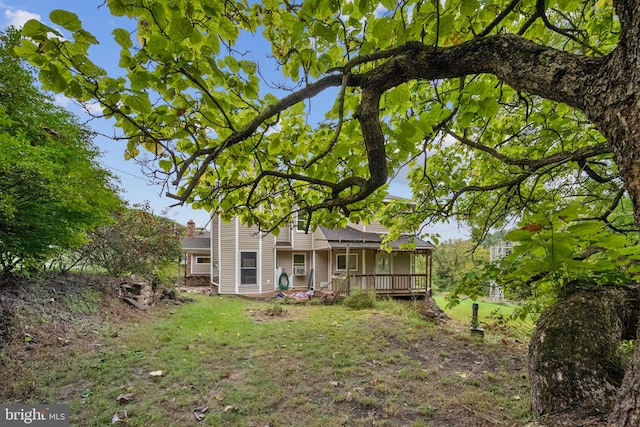 view of front of property featuring a deck and a front lawn