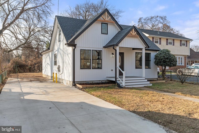 view of front of property with a porch and a front lawn