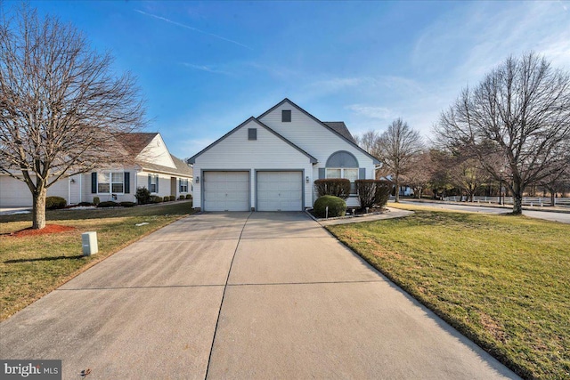 view of front facade featuring a garage and a front yard