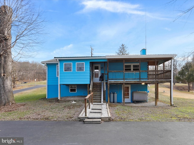 view of front of property featuring a wooden deck