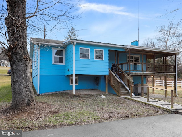 view of front of home featuring a porch