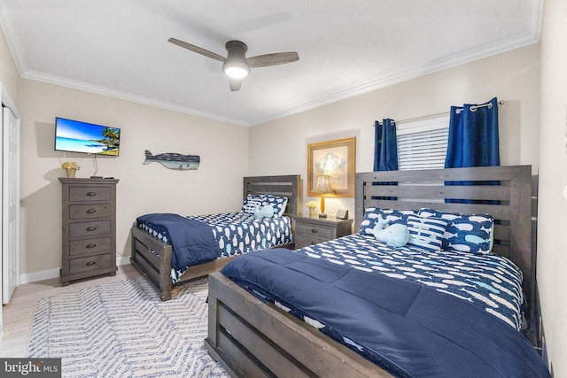 bedroom with ornamental molding, light hardwood / wood-style floors, and ceiling fan