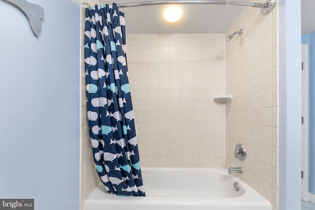 bathroom featuring shower / bath combo