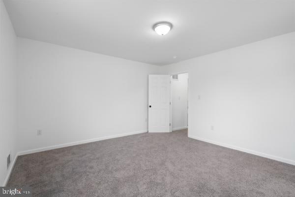 unfurnished room featuring carpet floors