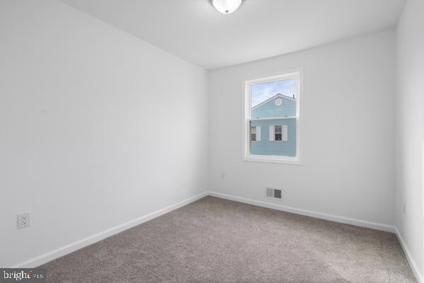 spare room featuring carpet floors