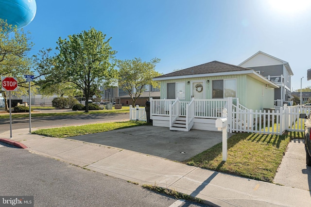 view of front of property