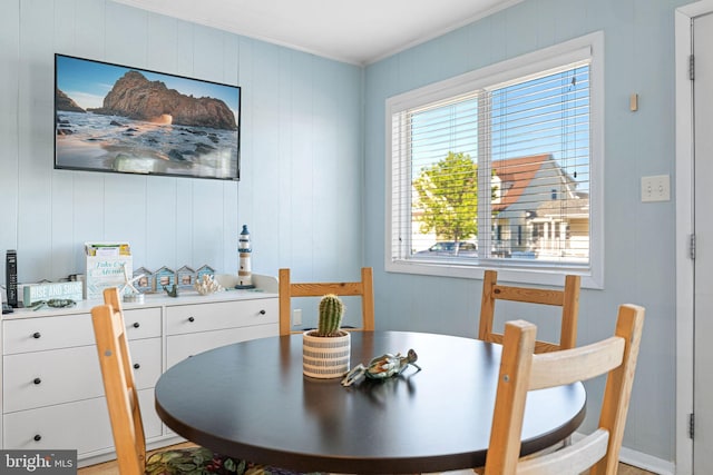 dining space featuring ornamental molding