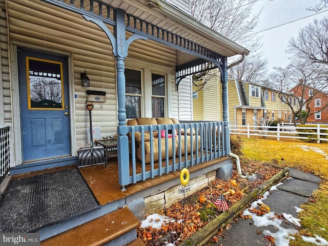 entrance to property featuring covered porch