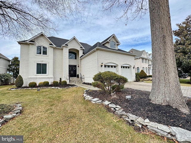 view of front of house featuring a front lawn