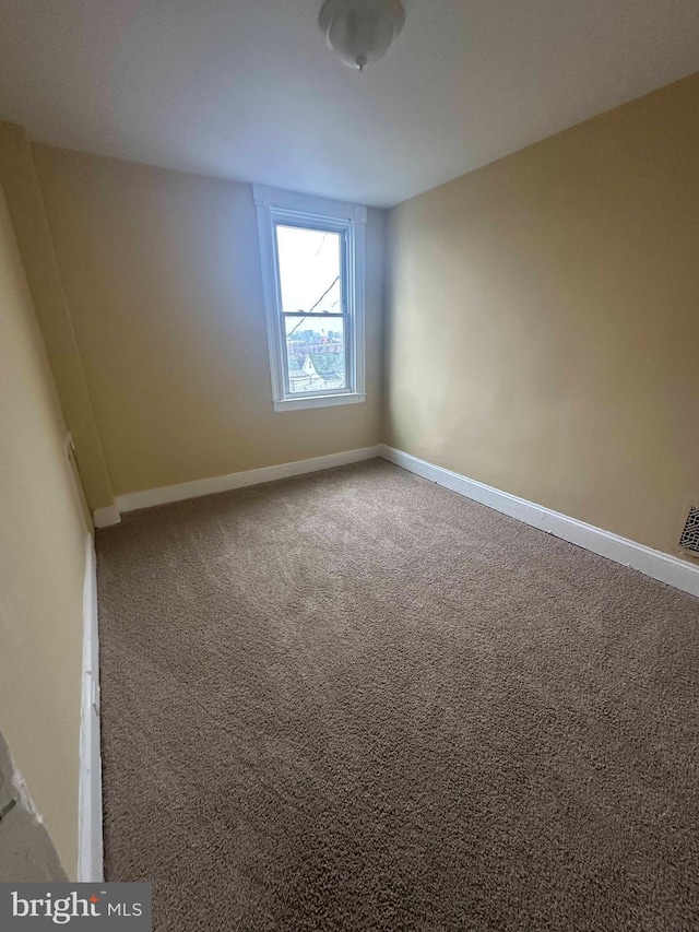 spare room featuring carpet floors