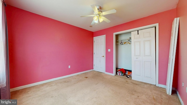 unfurnished bedroom with ceiling fan, a closet, carpet flooring, and baseboards