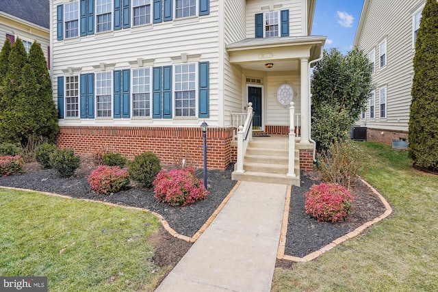 view of front of home with central AC unit and a front yard