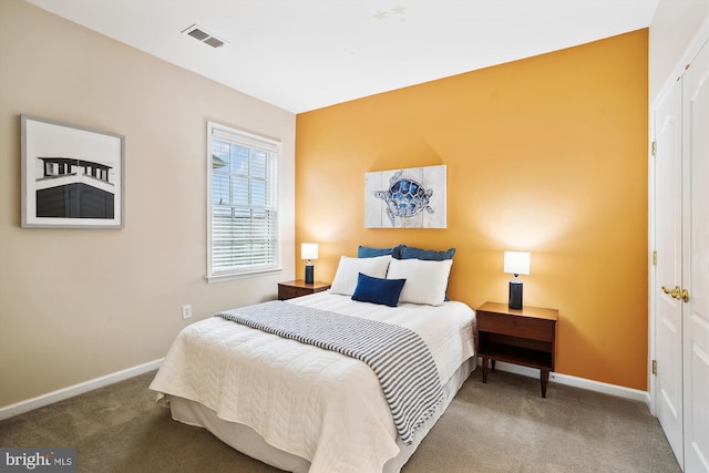 bedroom with carpet flooring